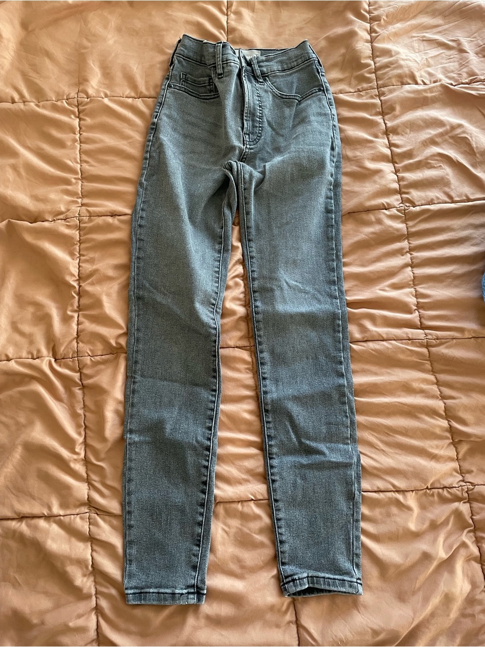 Everlane Women’s Ankle Skinny Jeans in Grey